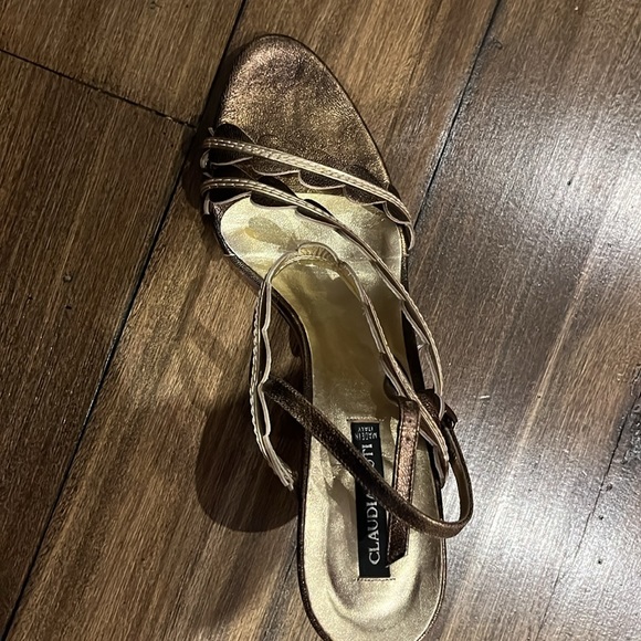 gorgeous claudia ciuiti sandals in gold and bronze - Picture 3 of 5